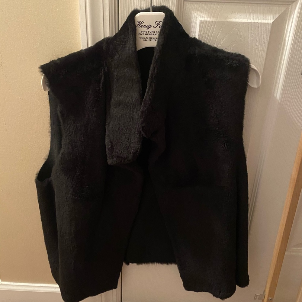 Henig furs vest. NWT.